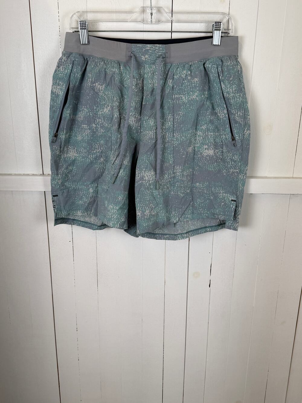 Lululemon Men's Blue Athletic Shorts Size L, Excellent Condition